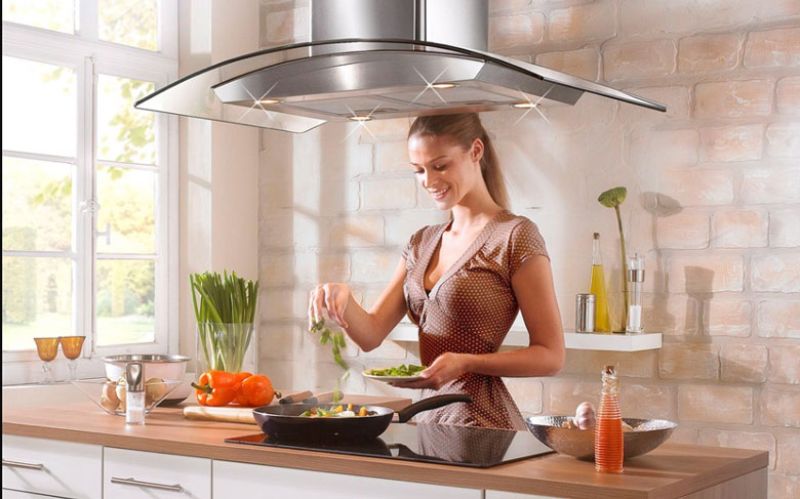 có nên mua máy hút mùi kính cong?