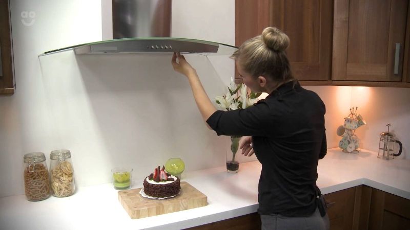 ưu nhược điểm của máy hút mùi kính cong