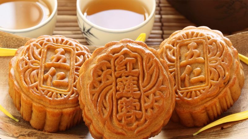 Làm bánh trung thu