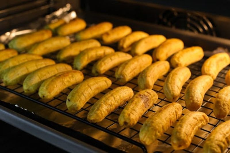 Sau khi hết thời gian lấy thực phẩm, trái cây ra khỏi lò