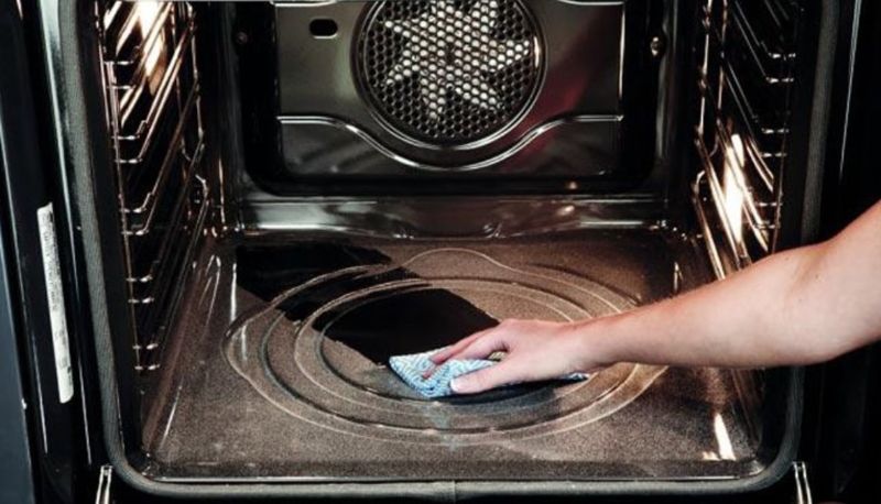 Lò nướng Bosch có tính năng tự vệ sinh không?